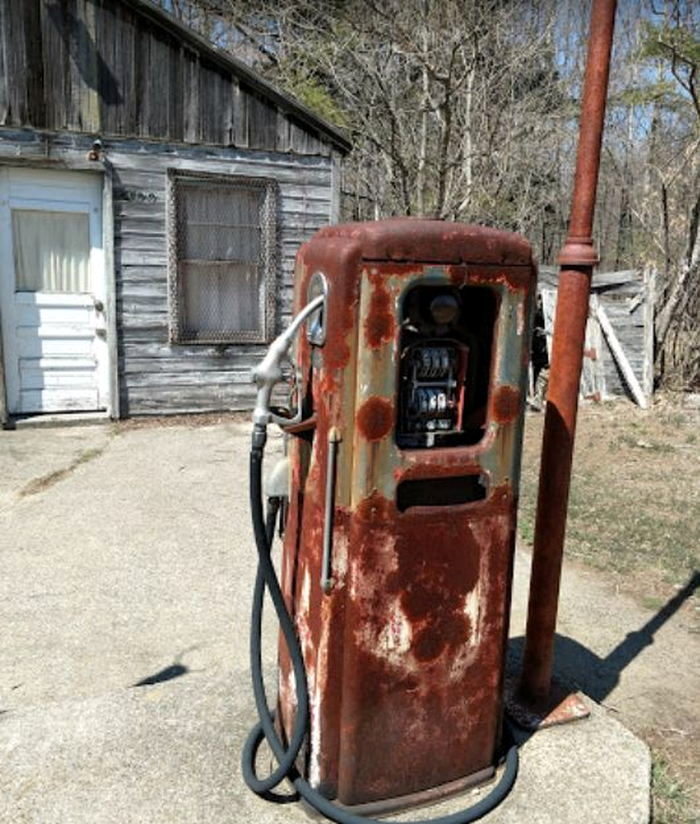 Old Time Gas Station (Pollys Place, Pure Oil) - Web Listing (newer photo)